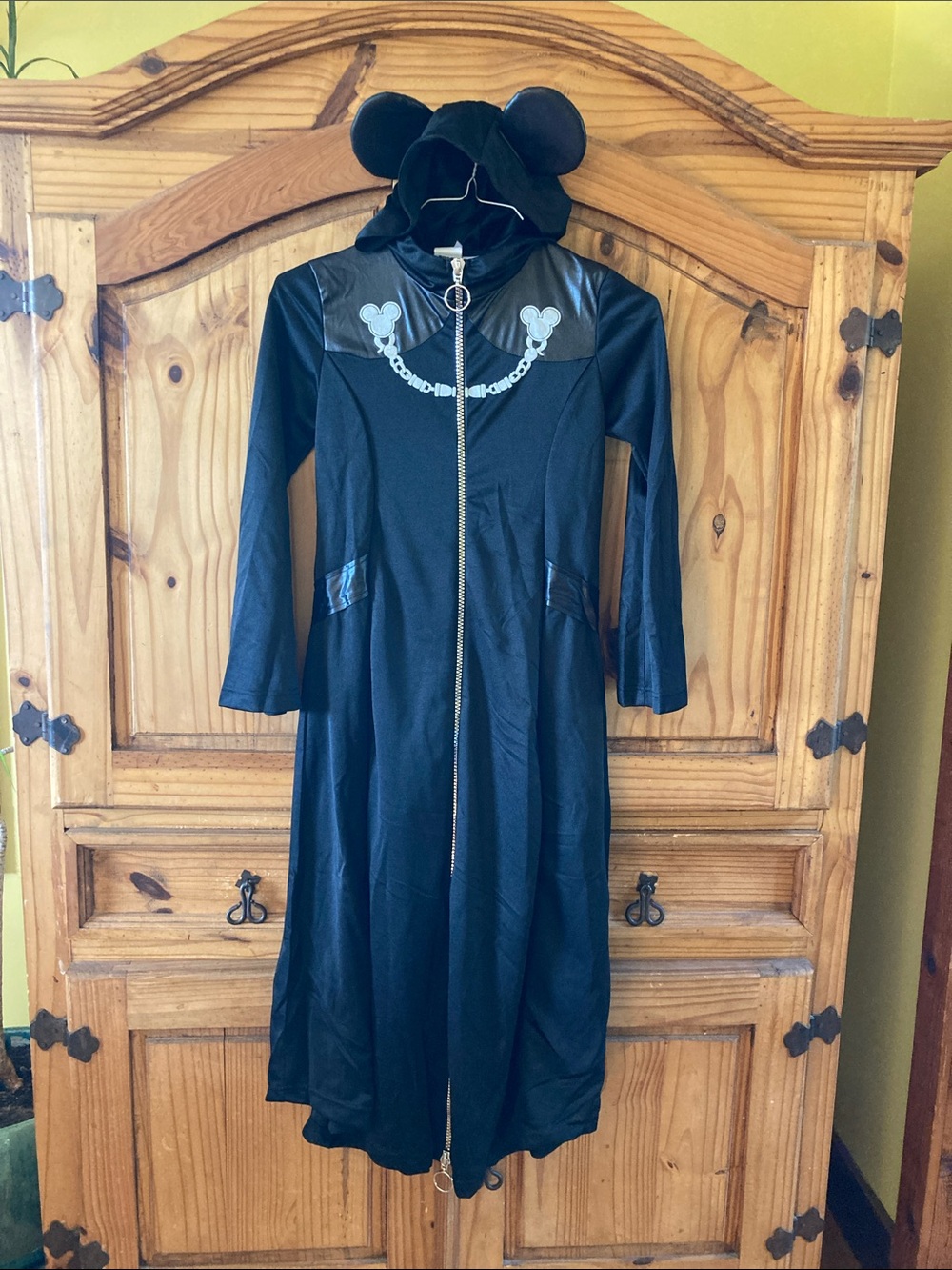 Kids Kingdom Hearts Mickey black Halloween costume size L (10/12)